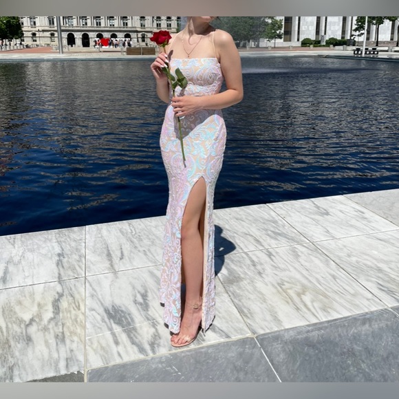 Windsor Dresses | Windsor Priya Formal Iridescent Sequin Scroll Dress | Color: Cream/White | Size: Xs | Pm-68328024's Closet